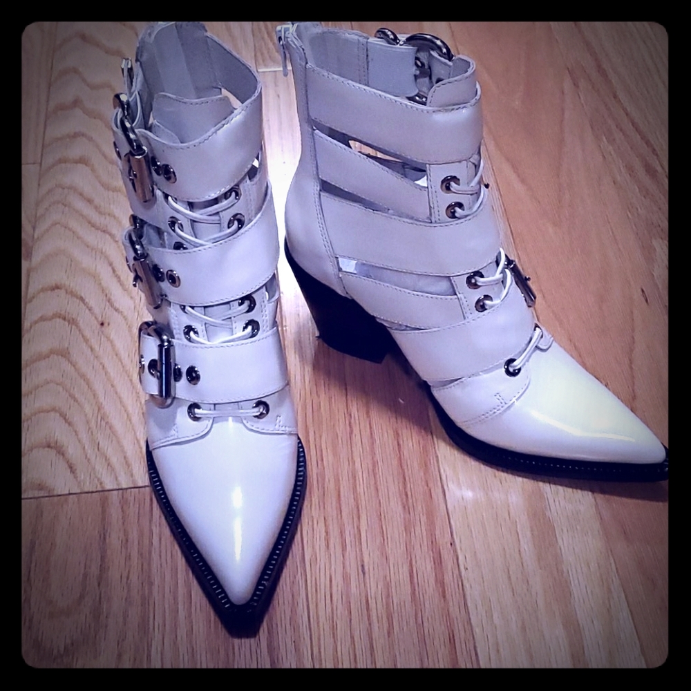 ANKLE BOOTS